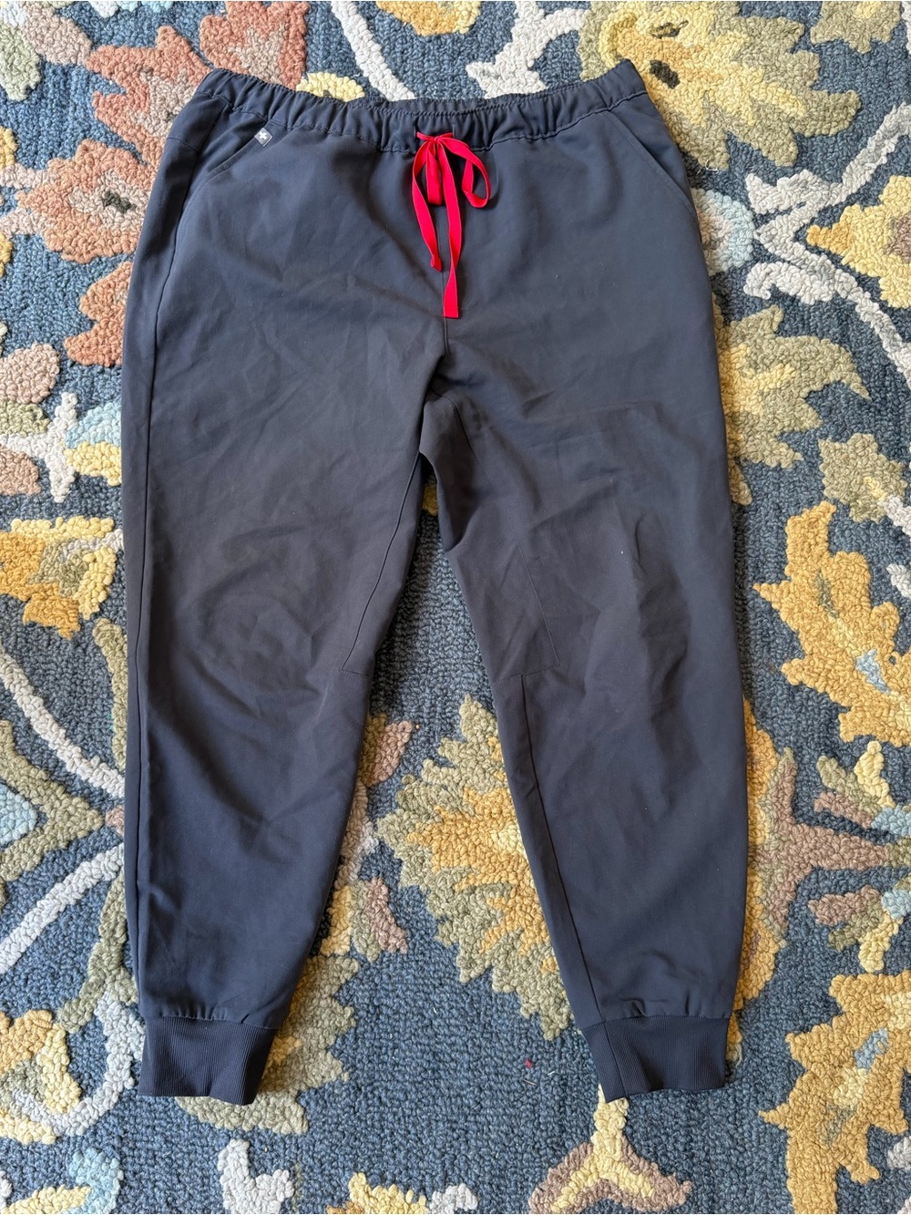 Figs Men’s Tansen Grey and Red Scrub Jogger Pants Large Short - Picture 1 of 5